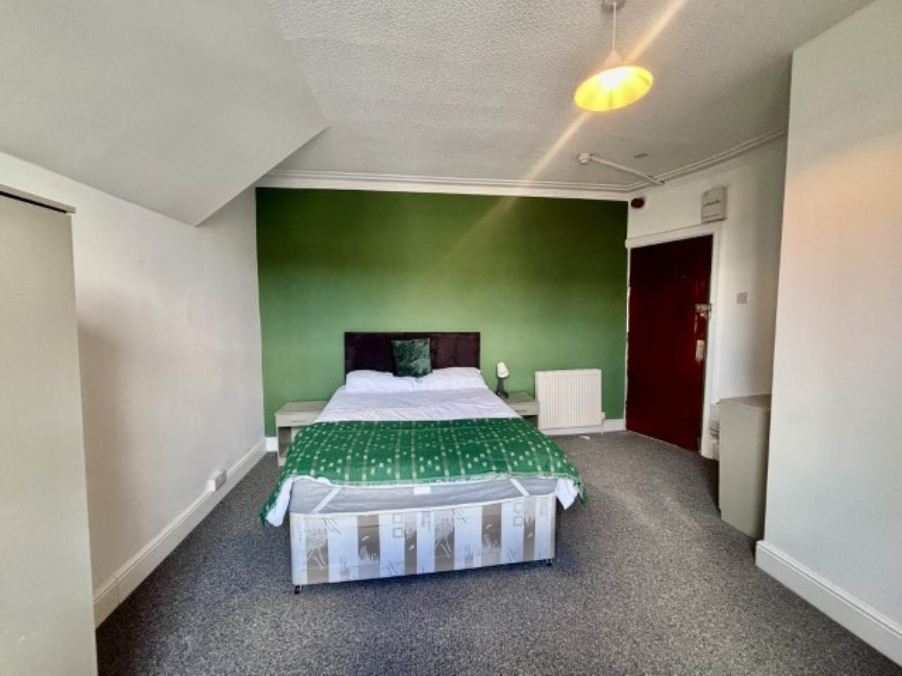 Room Aberdeen Drive in Leeds
