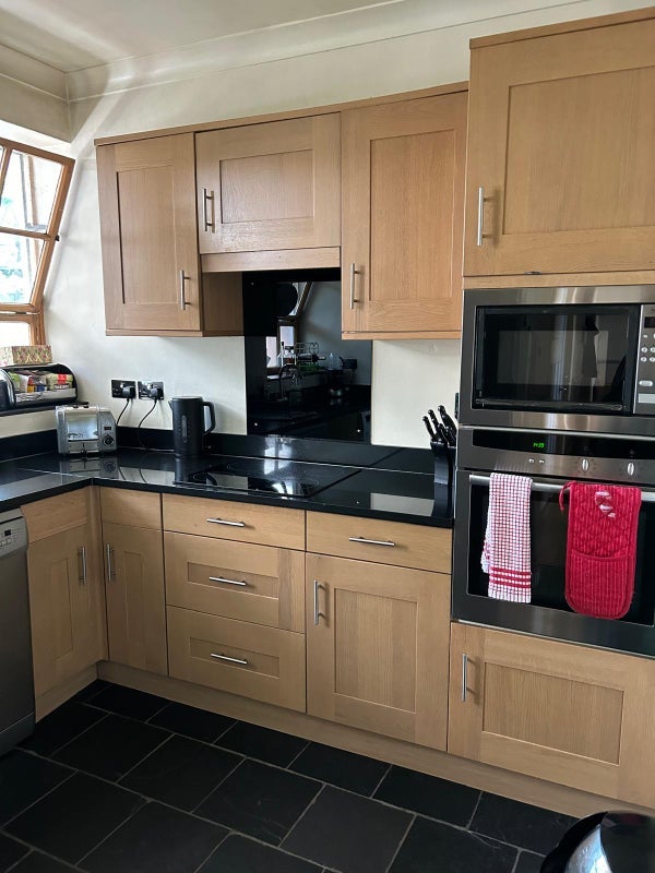 Room Vicarage Crescent in Greater London