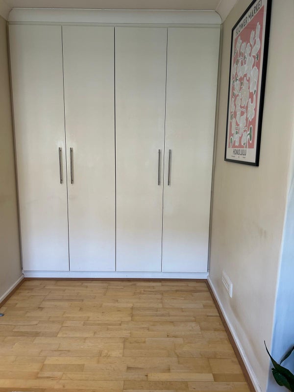 Room Vicarage Crescent in Greater London
