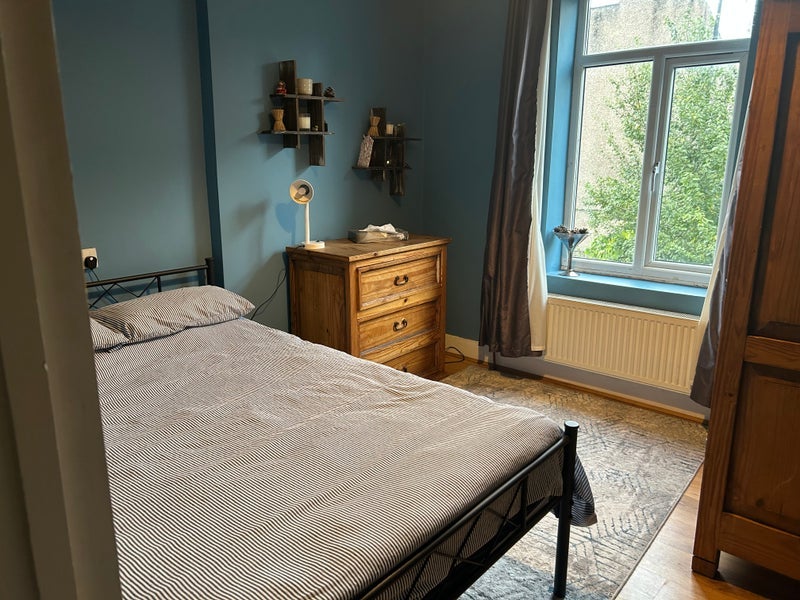 Room Grove Road in Greater London
