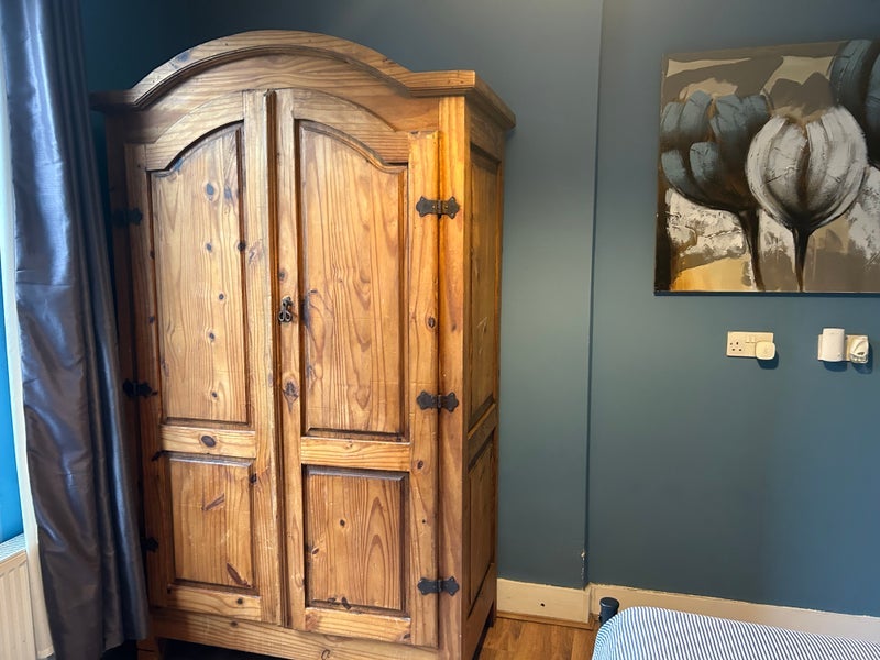 Room Grove Road in Greater London