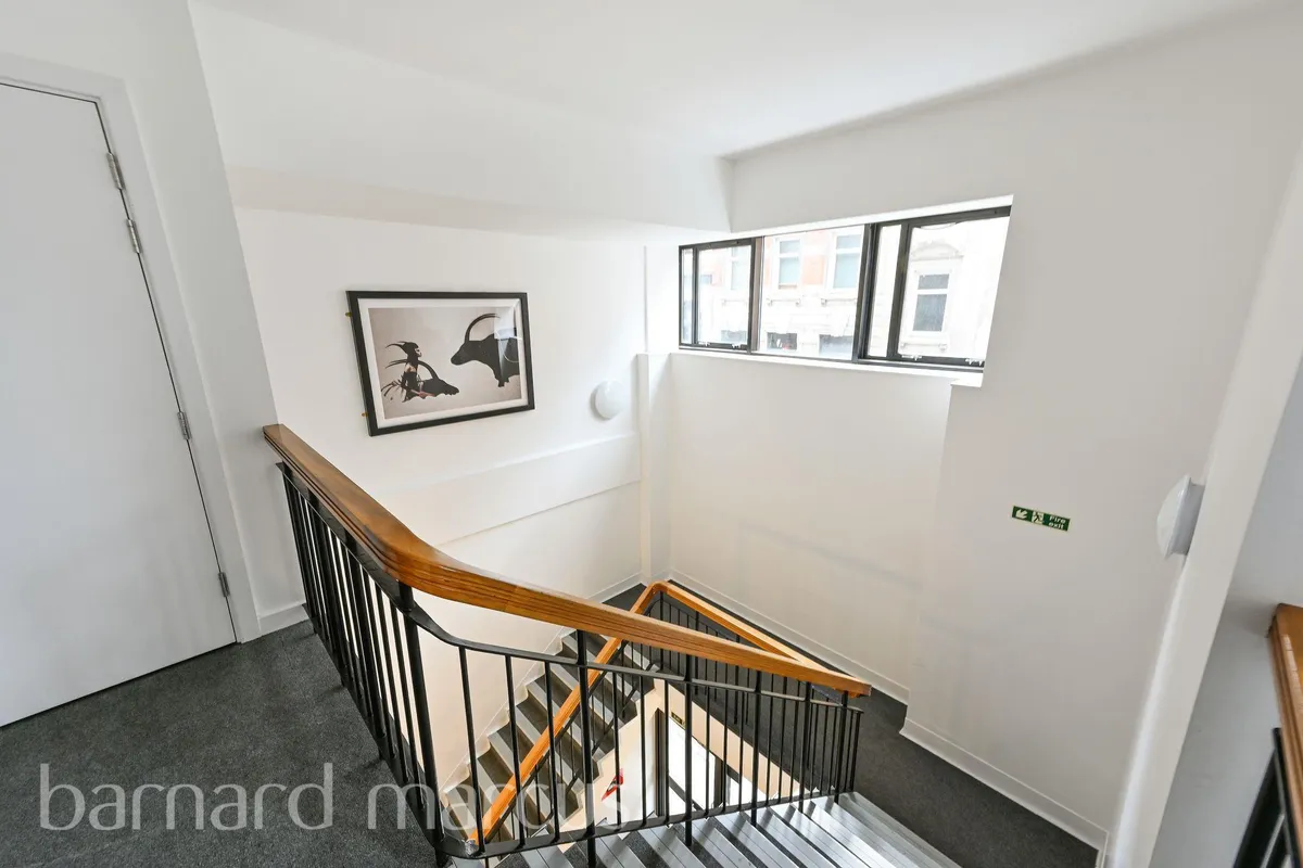 Flat Scarbrook Road in Greater London