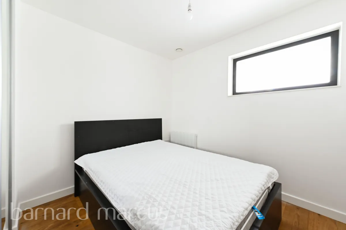 Flat Scarbrook Road in Greater London