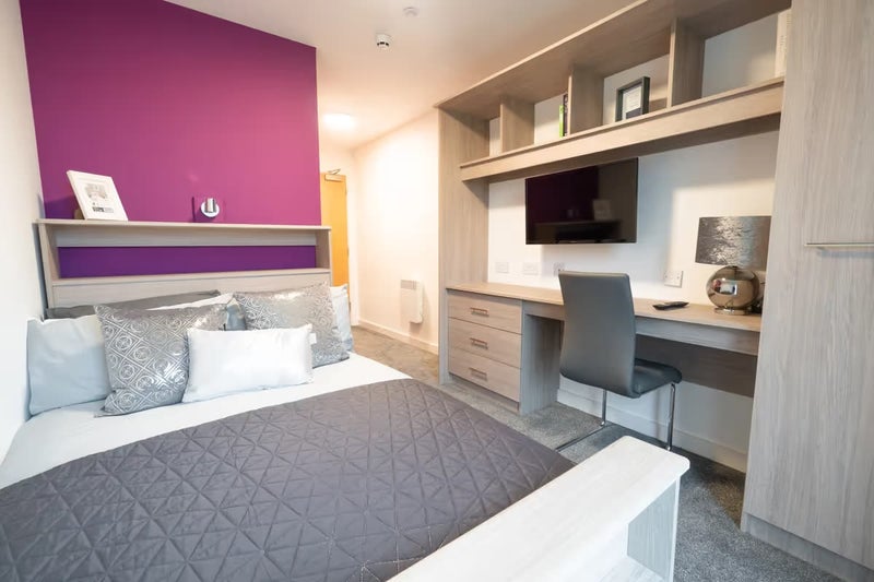 Room Penlinken Drive in Liverpool