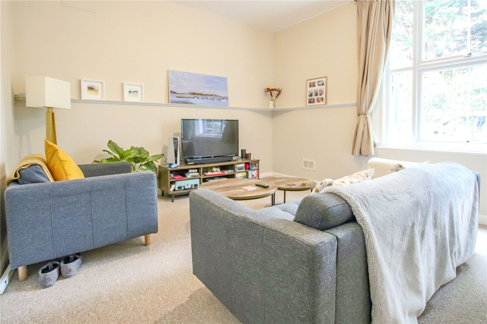 Flat Silwood Road in Sunningdale