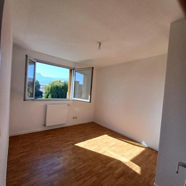 Flat Rue Georges Prieto in Saint-Martin-d'Hères