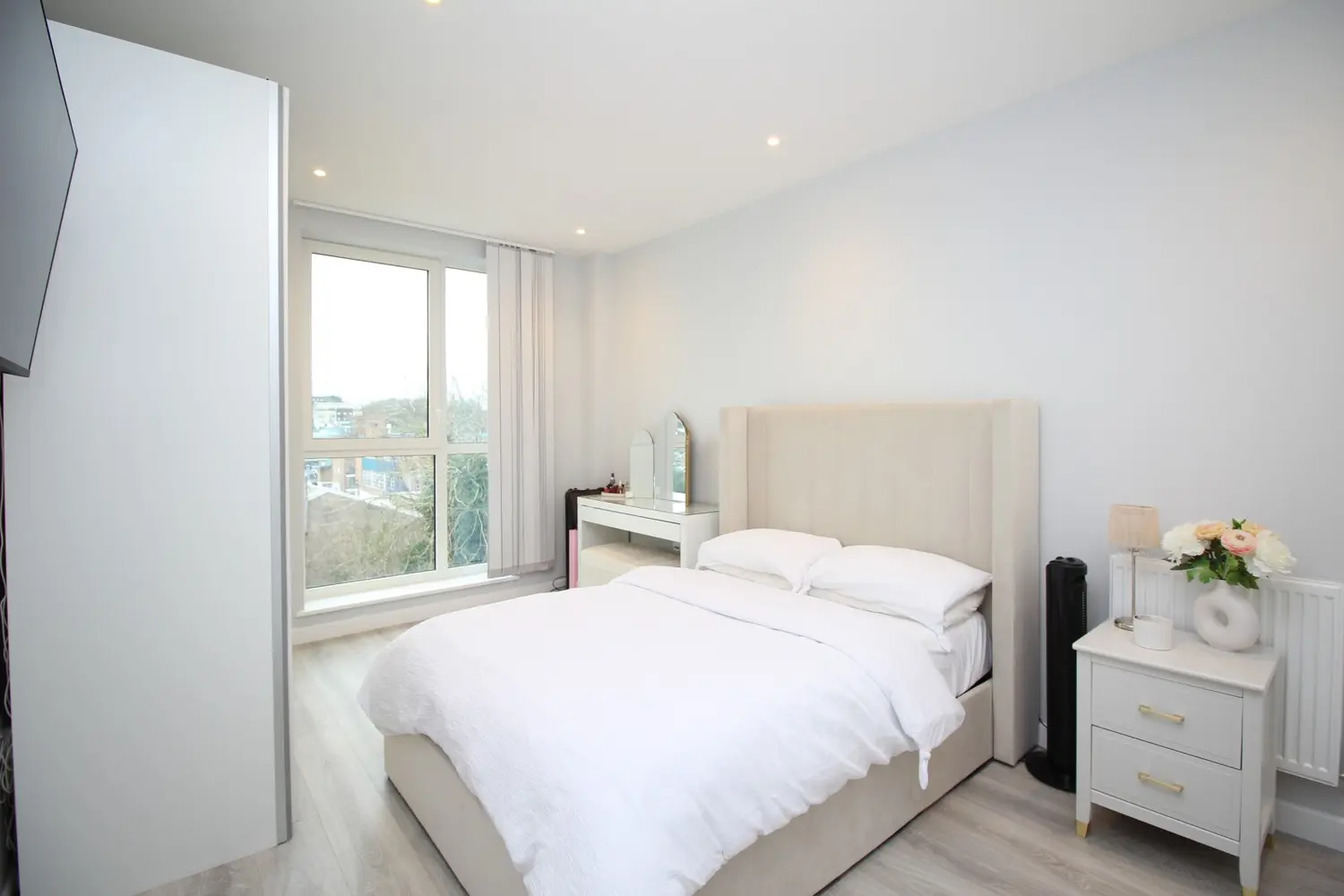 Flat Radford Way in Billericay