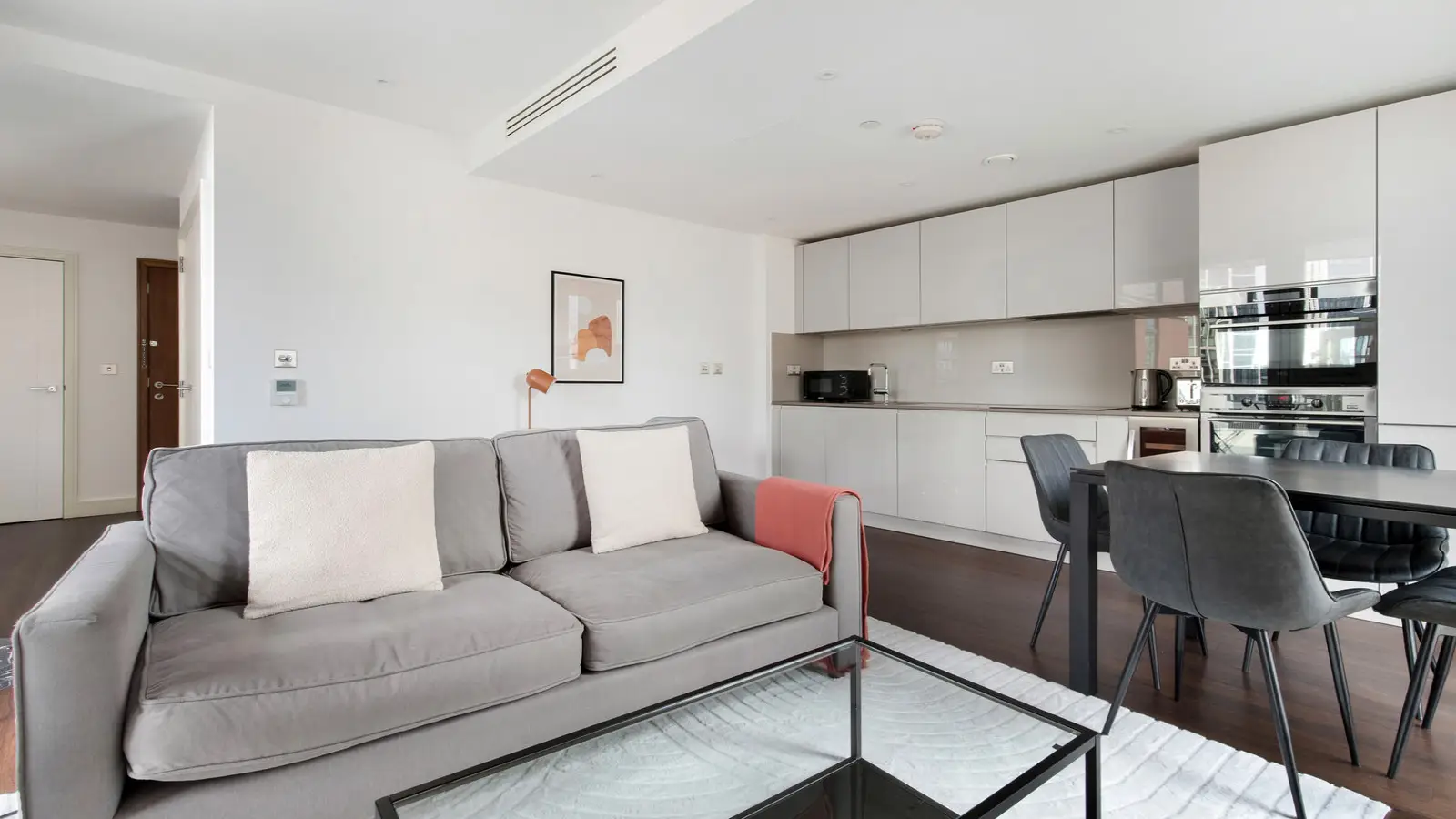 Flat Wyvil Road in Greater London