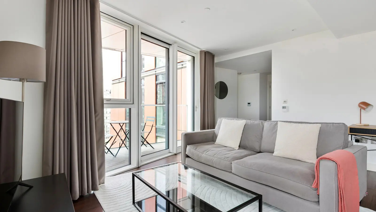 Flat Wyvil Road in Greater London