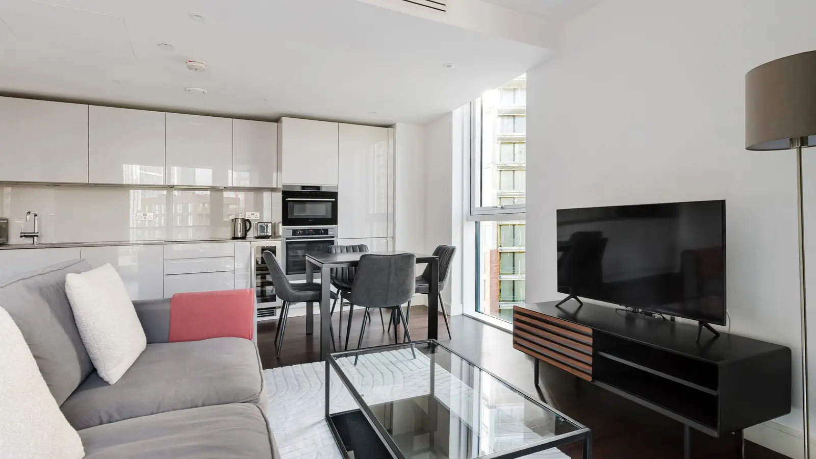Flat Wyvil Road in Greater London