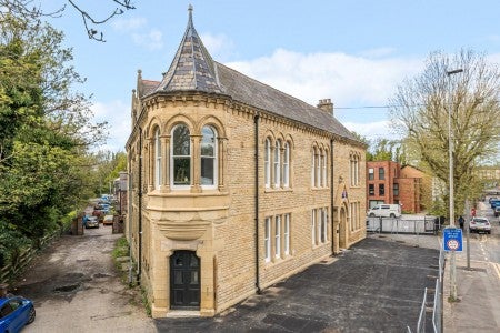 Flat Walkden Road in Salford