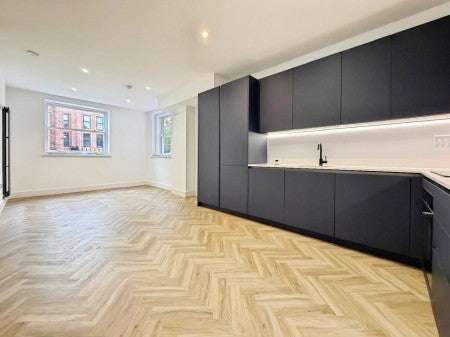 Flat Walkden Road in Salford