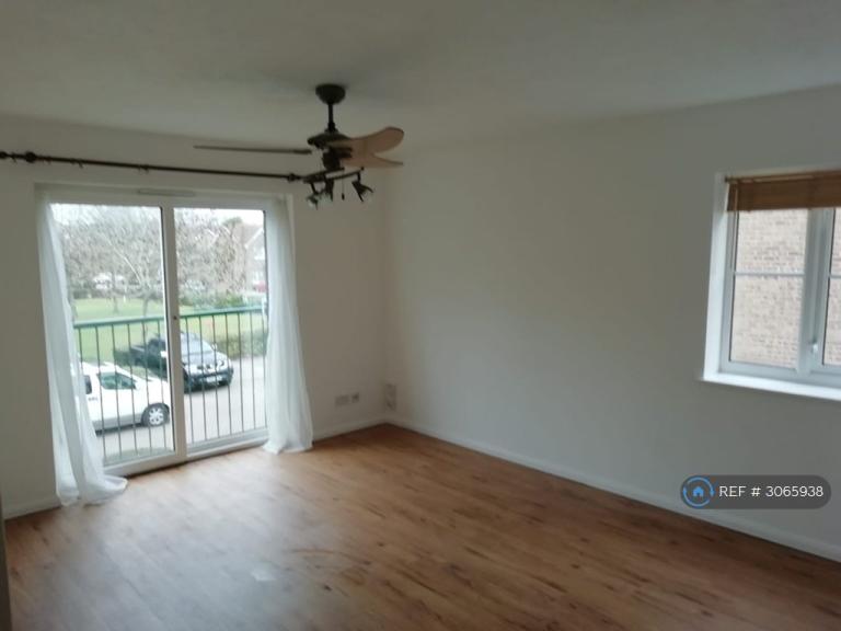 Flat Fenchurch Road in Crawley