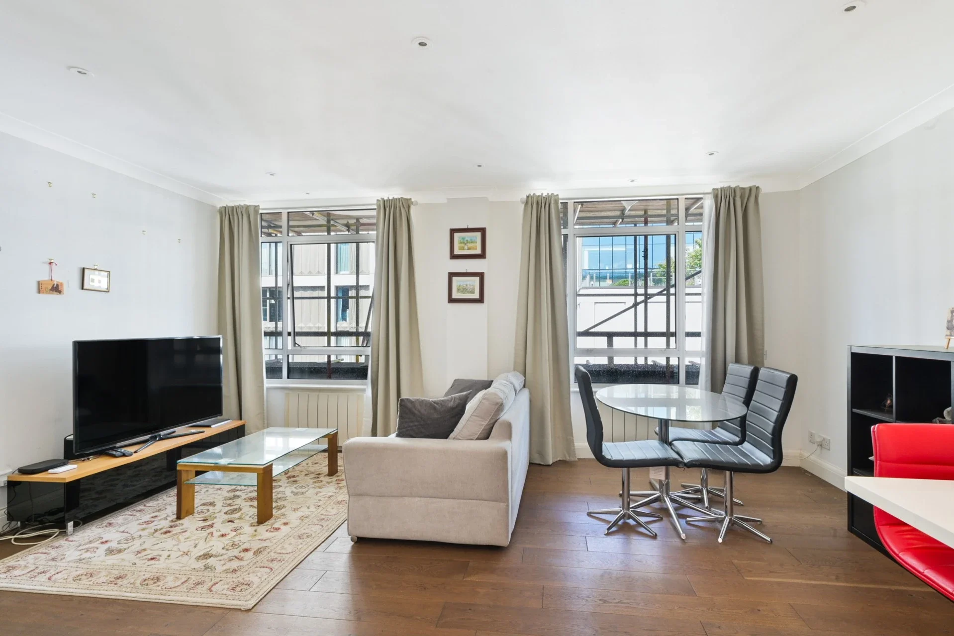 Flat Chicheley Street in Greater London