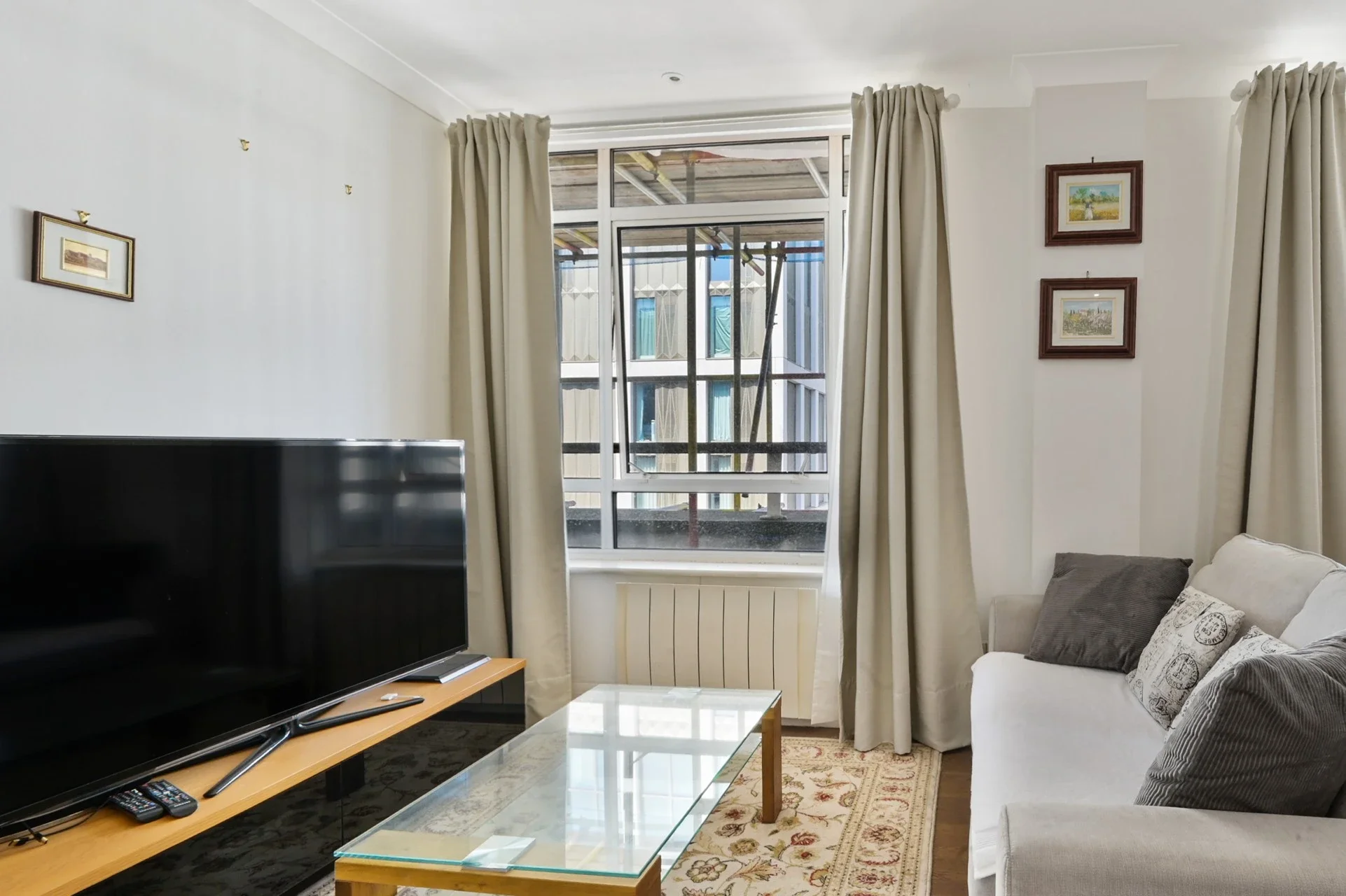 Flat Chicheley Street in Greater London
