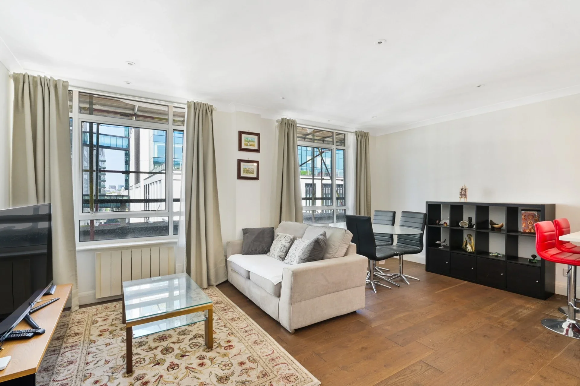 Flat Chicheley Street in Greater London