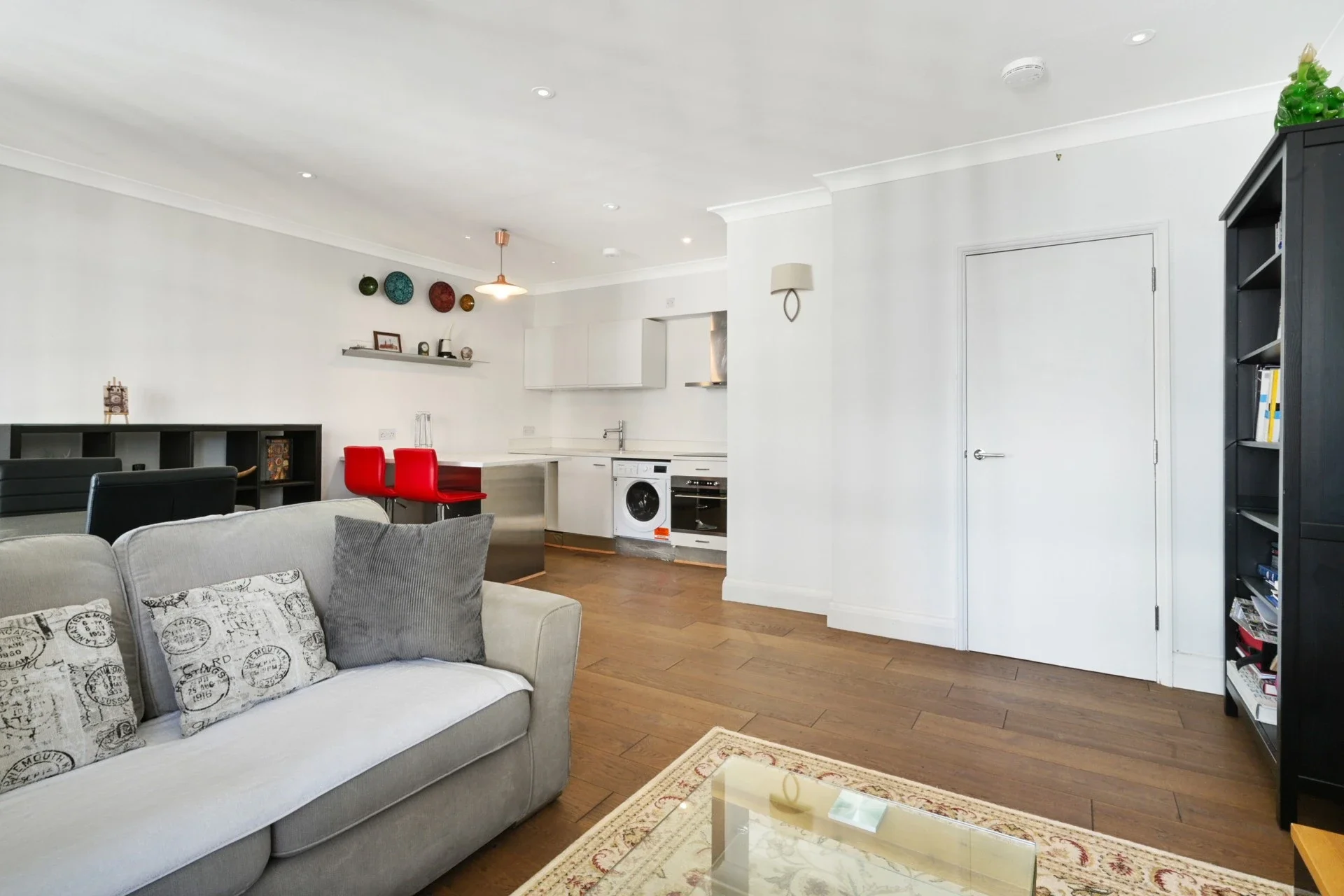 Flat Chicheley Street in Greater London