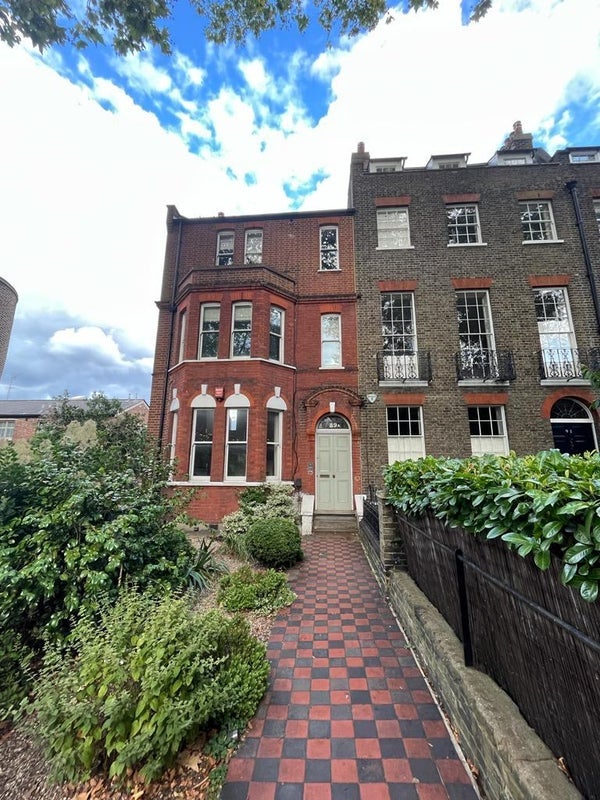 Flat Camberwell Grove in Greater London