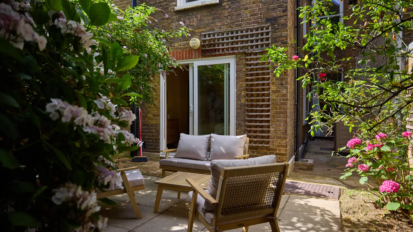 Flat Shepherds Bush Road in Greater London