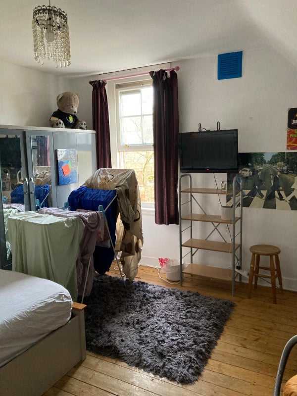 Room Calvert Avenue in Greater London