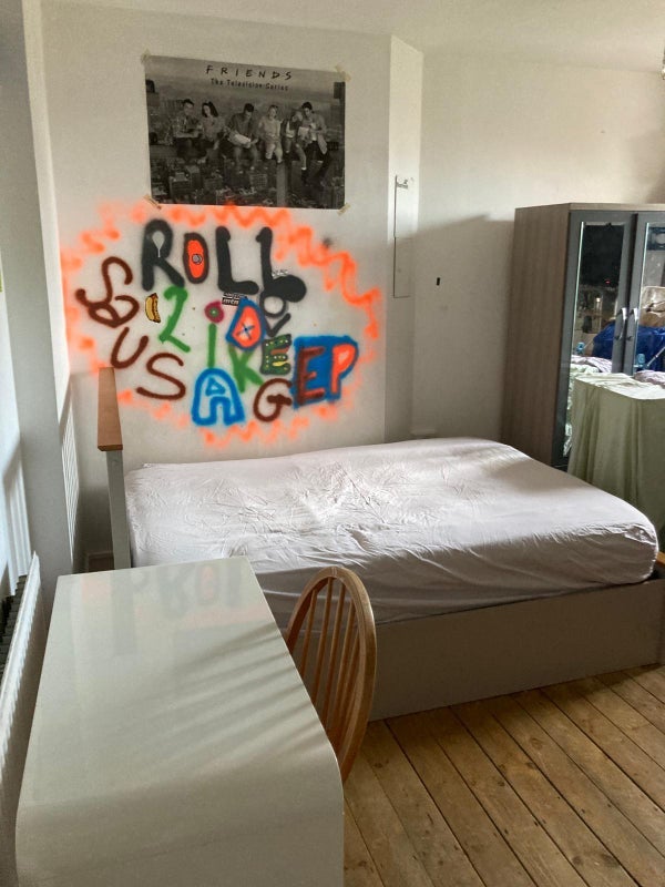 Room Calvert Avenue in Greater London