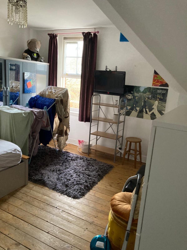 Room Calvert Avenue in Greater London