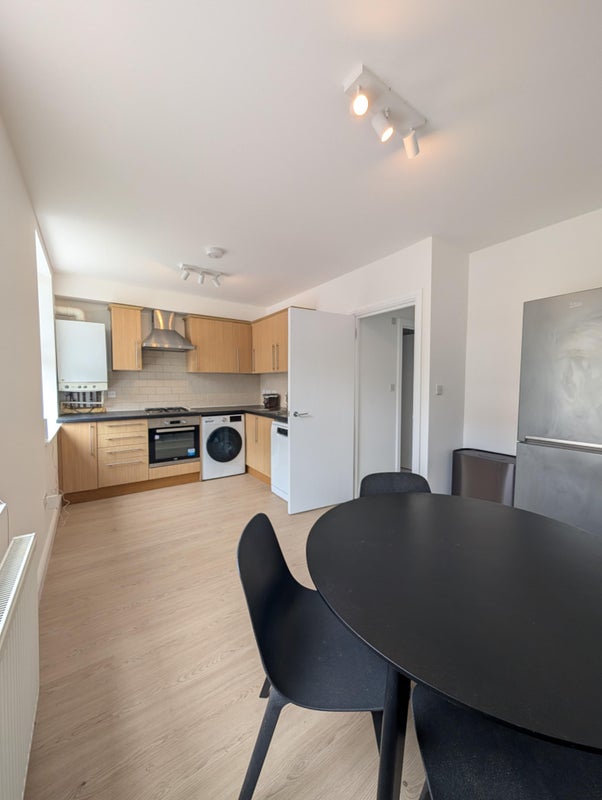 Room Davenant Road in Greater London