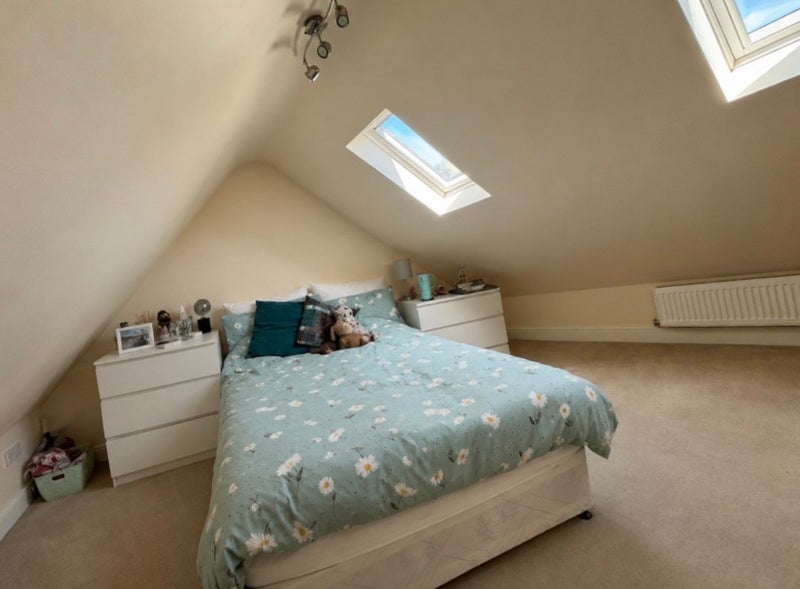 Room Hilary Road in Greater London