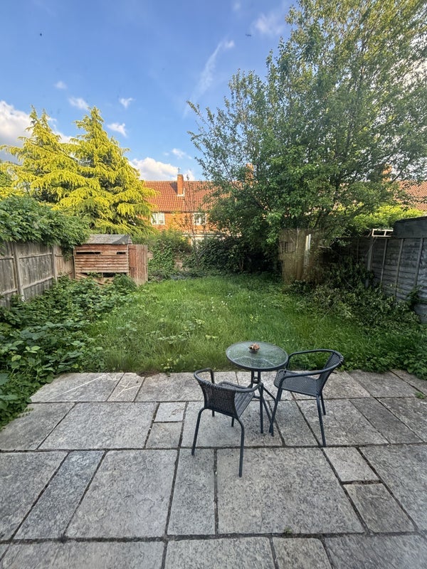 Room Hilary Road in Greater London