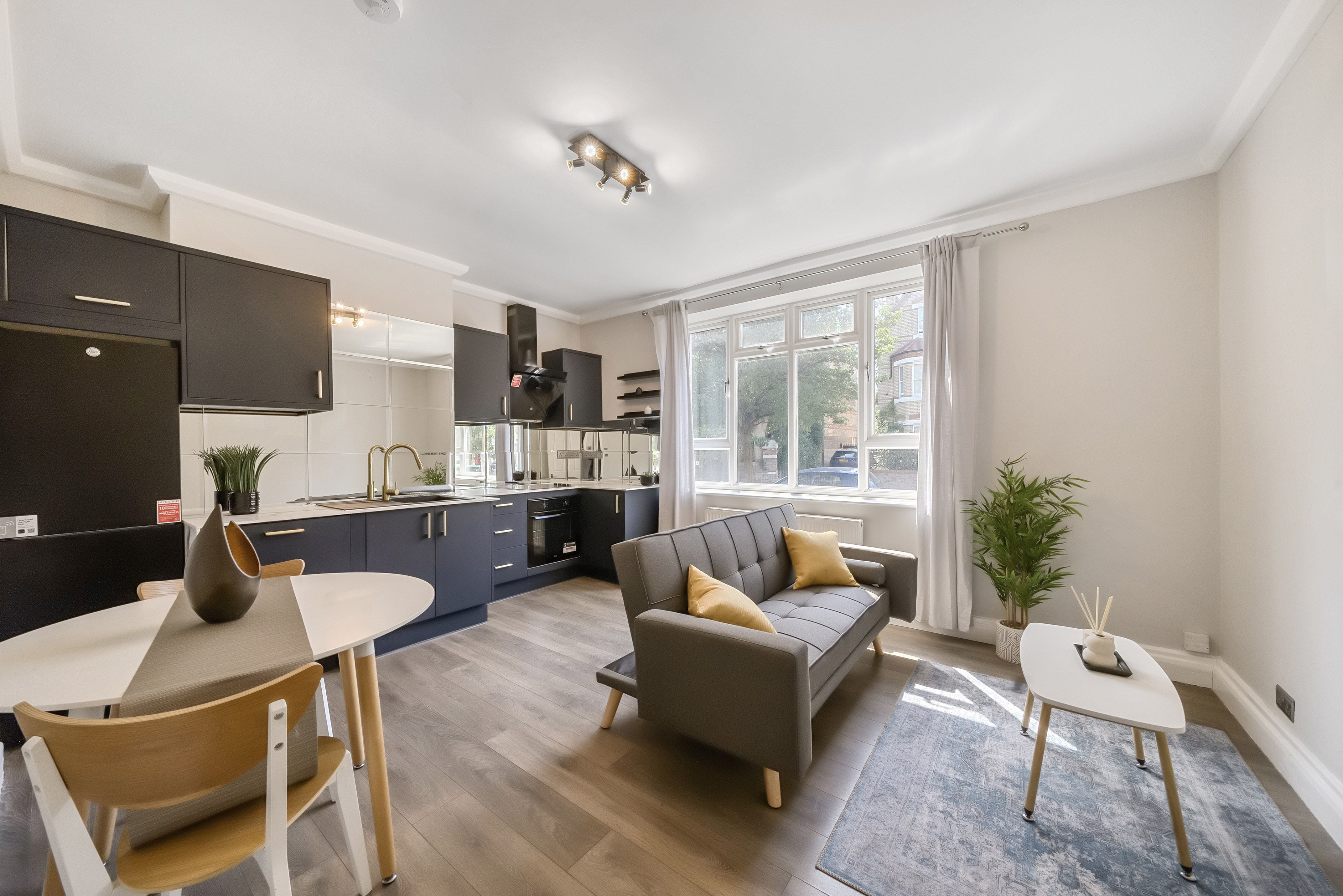 Flat Grange Park in Greater London
