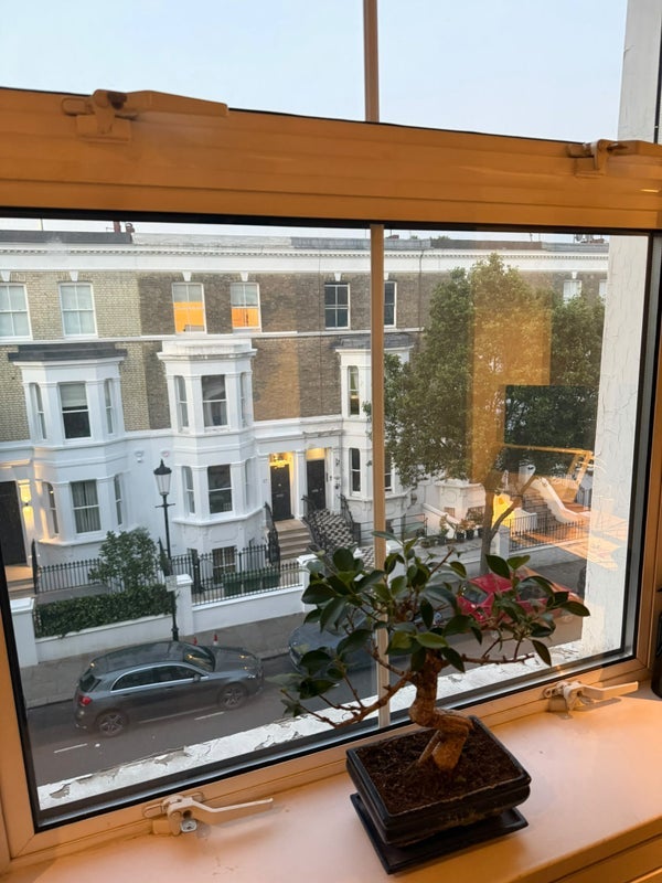Flat Fernshaw Road in Greater London