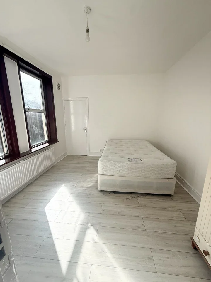 Flat High Road Leytonstone in Greater London