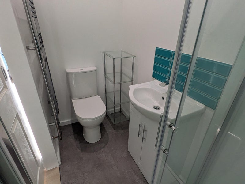 Room Churchfield Road in Poole