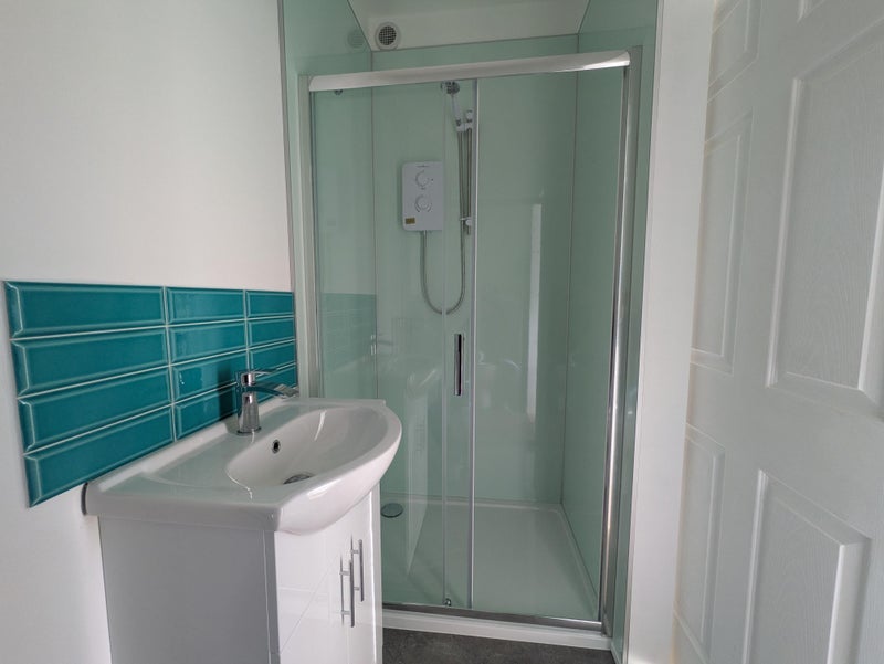 Room Churchfield Road in Poole