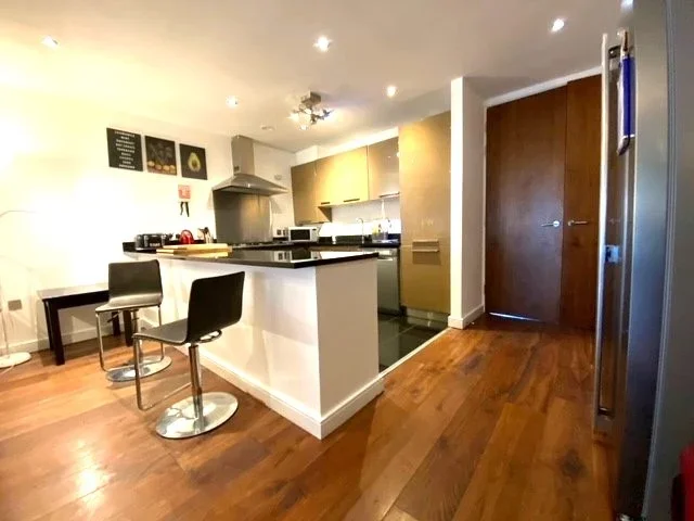 Flat Woolwich Road in Greater London