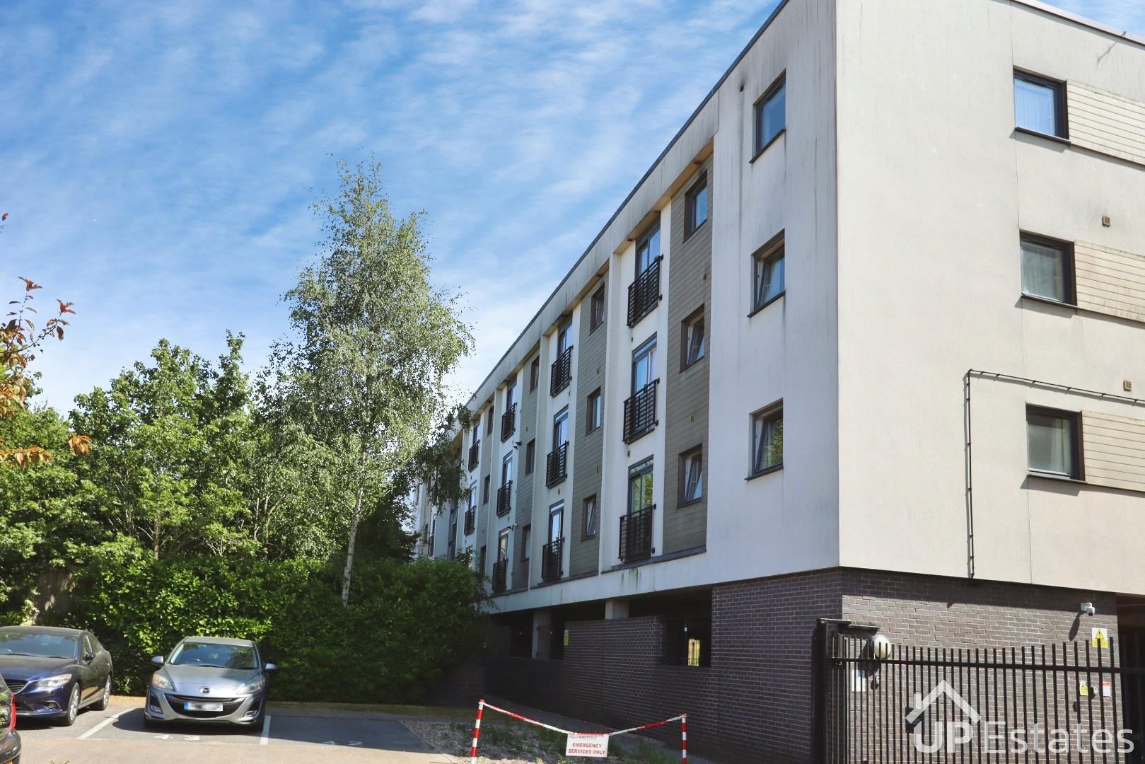 Flat Paladine Way in Coventry