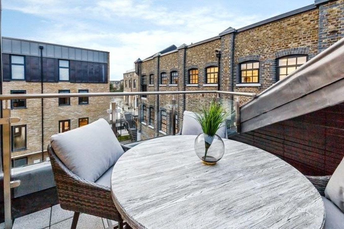 Flat Rainville Road in Greater London