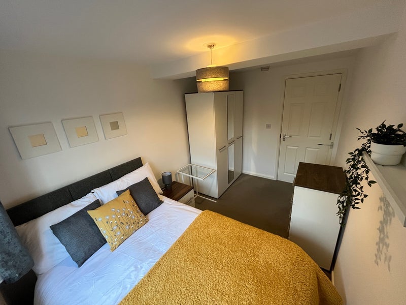 Room Kingswood Close in Metropolitan Borough of Solihull