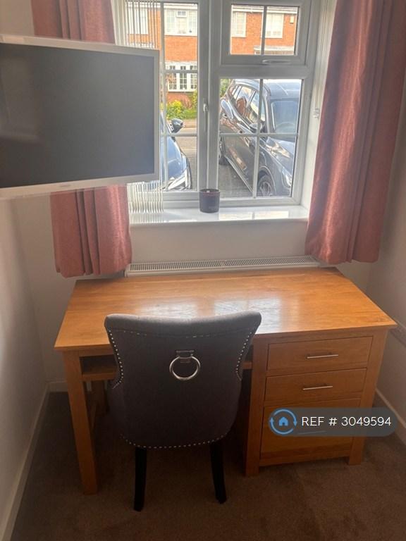Room Swallow Close in Buckingham