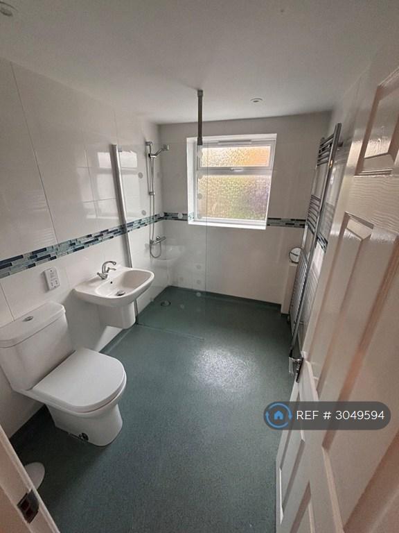 Room Swallow Close in Buckingham