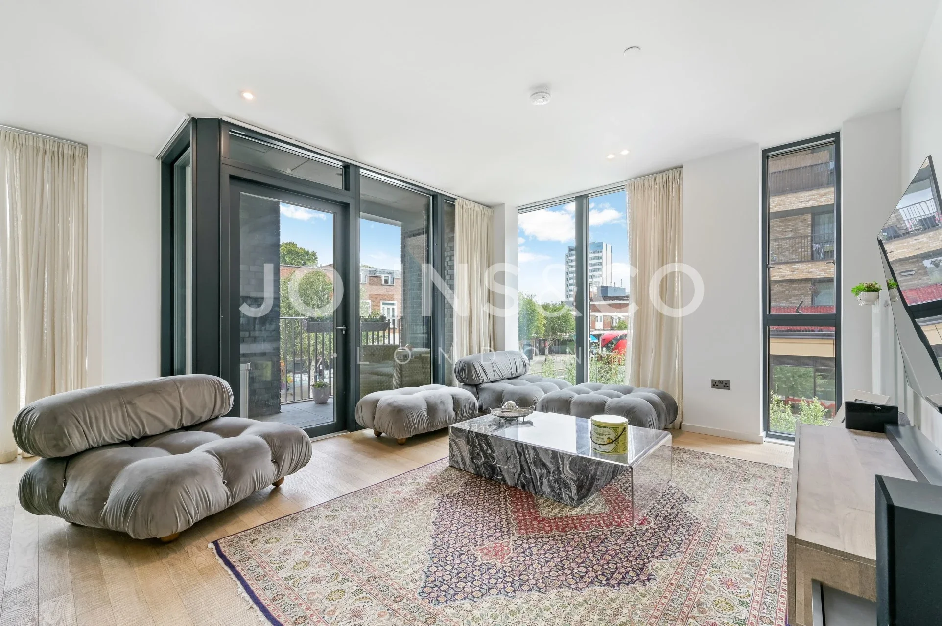 Flat Bradshaw Yard in Greater London