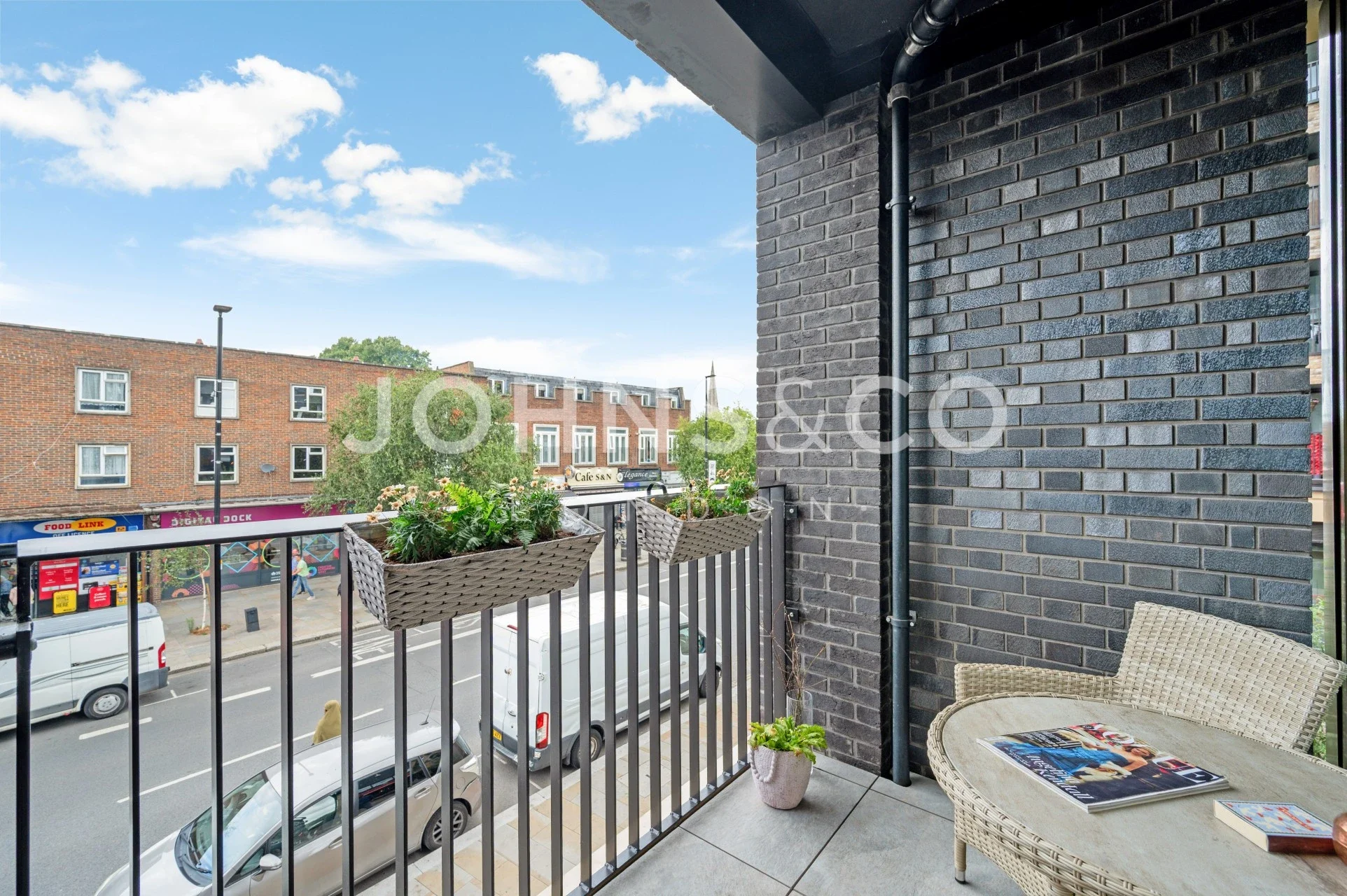 Flat Bradshaw Yard in Greater London