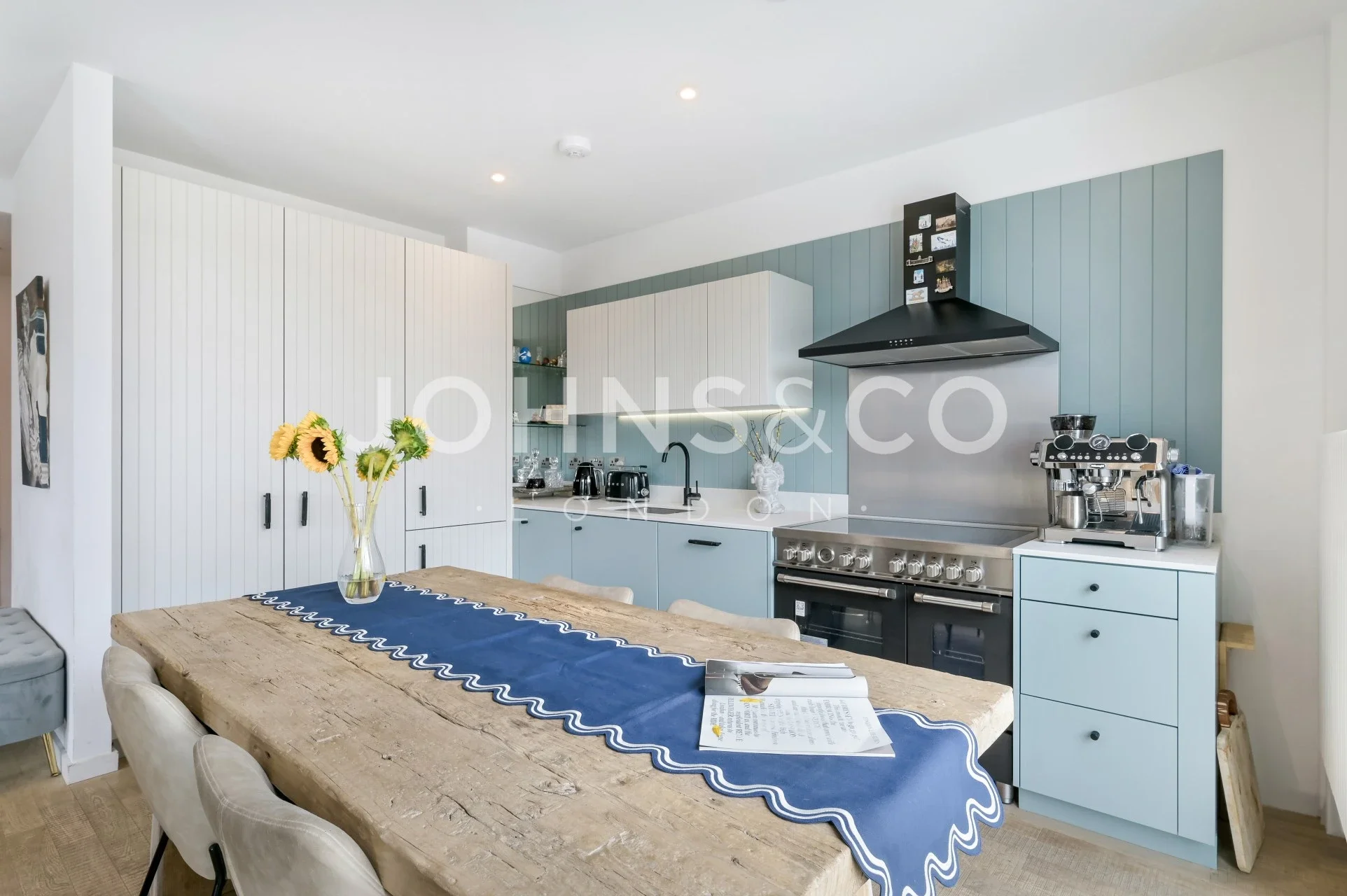 Flat Bradshaw Yard in Greater London