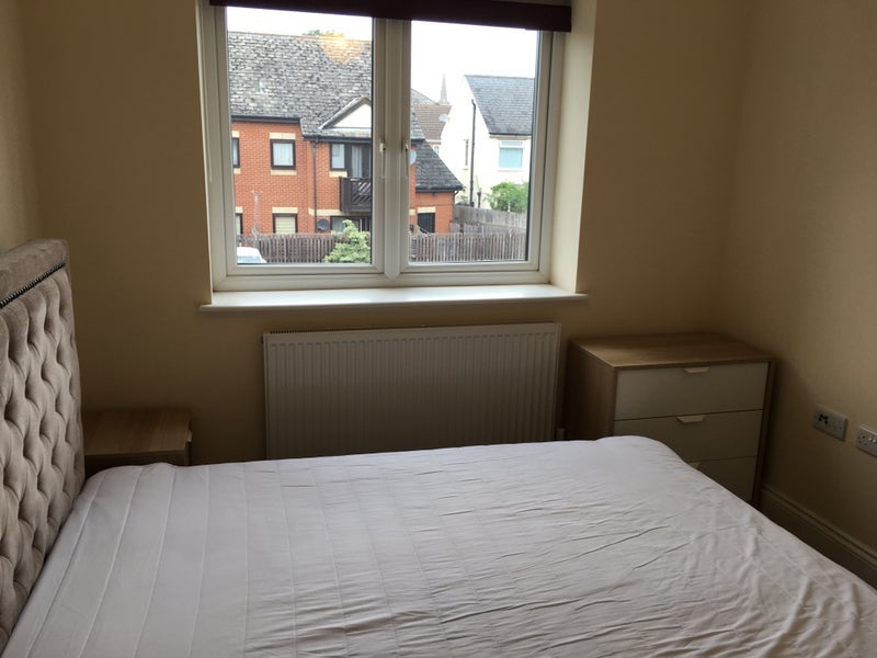 Room Grove Close in Slough