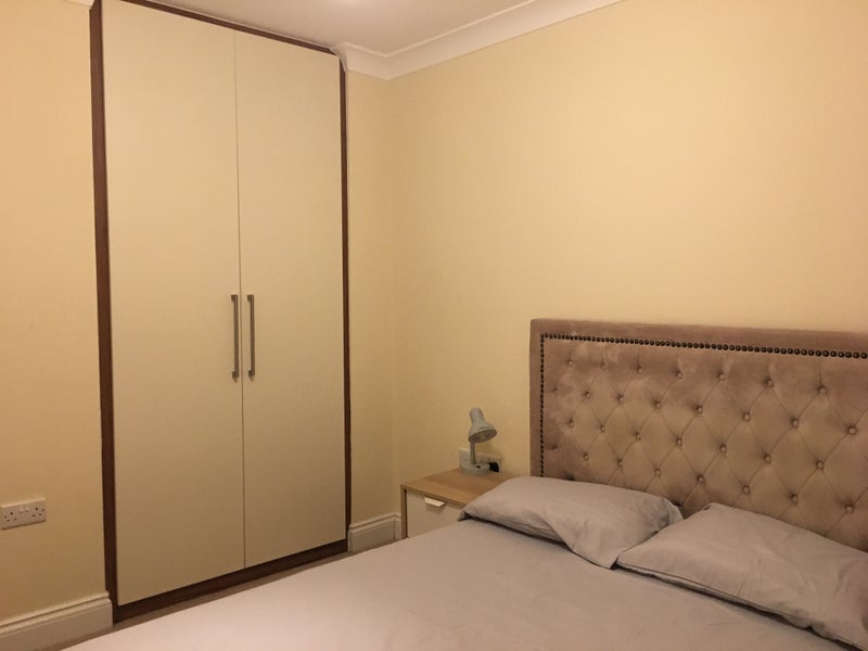 Room Grove Close in Slough