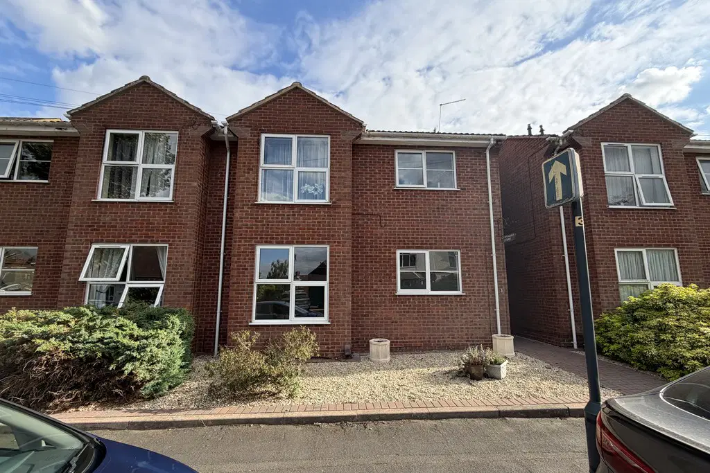 Flat Moyeady Avenue in Rugby