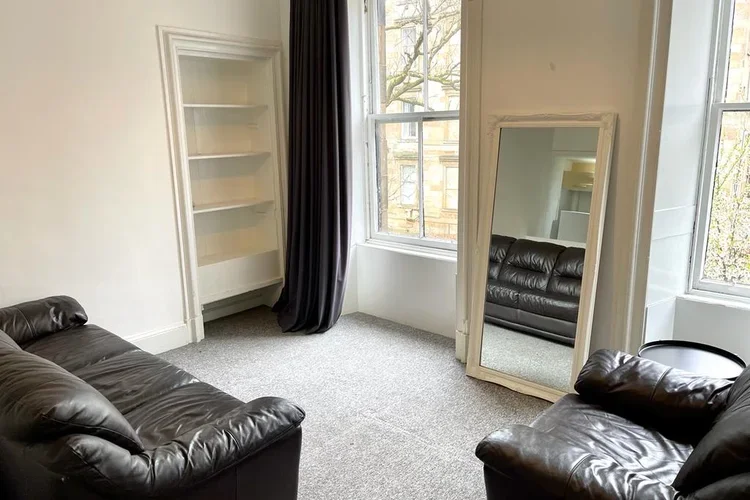 Flat Alfred Terrace in Glasgow