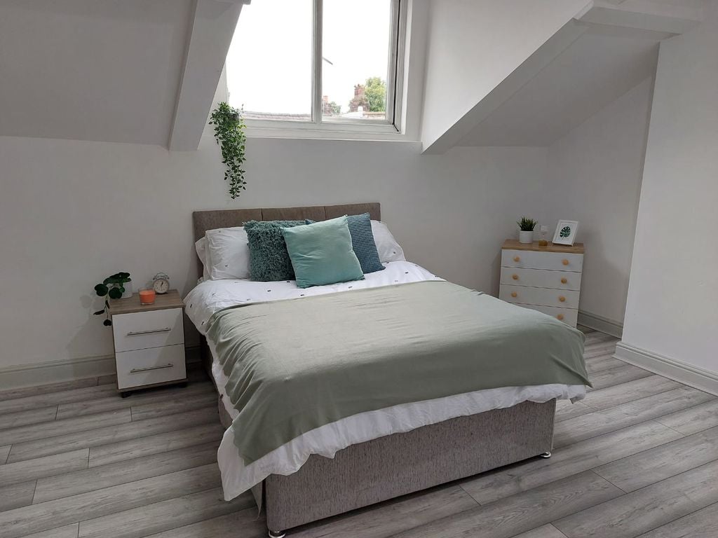 Room Mornington Road in Bolton
