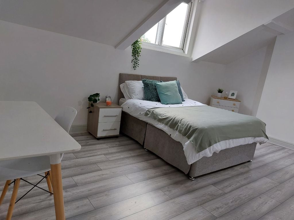 Room Mornington Road in Bolton