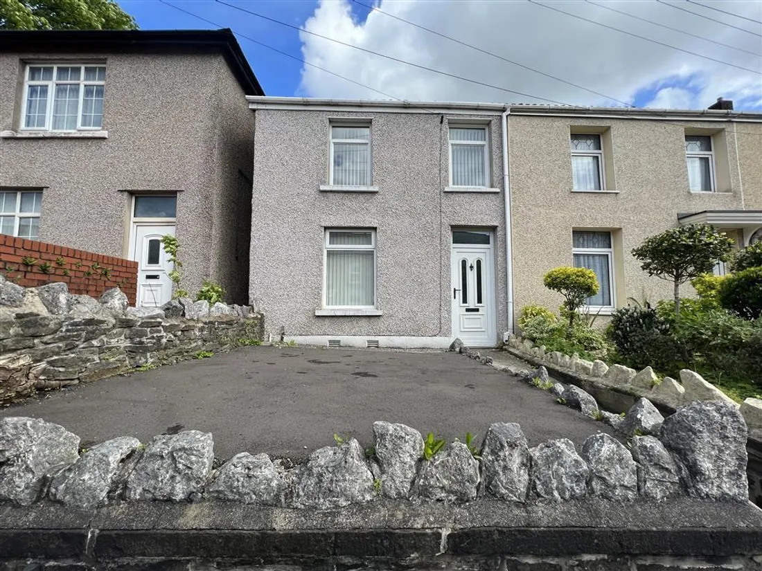 House Eastland Road in Neath